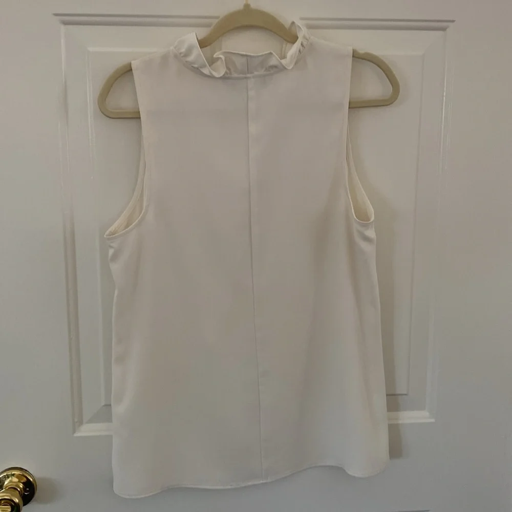 Trina Turk Ruffle Collar Sleeveless Blouse. Size Medium - Picture 5 of 6